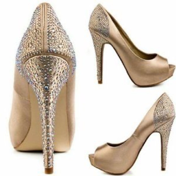 Steve Madden Playy satin pumps size 9